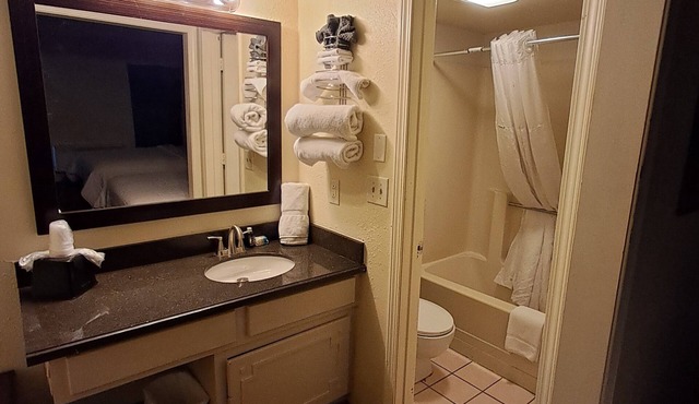 Xpress Inn & Suites