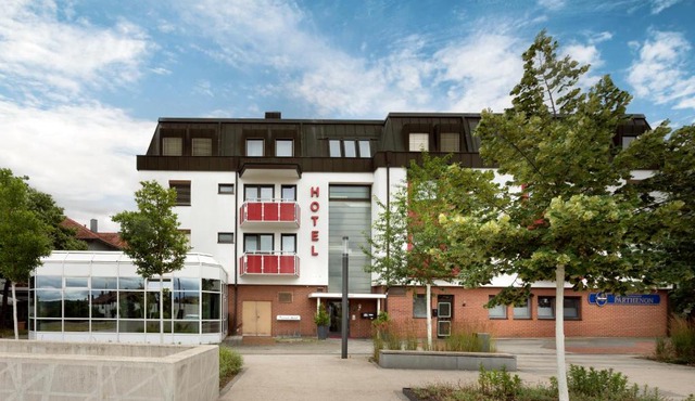 XZLLENZ light, Parken, 24h digitaler Check In und Zugang