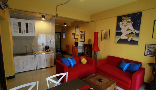 #YA Apartment on the famous LOY-KROH ROAD, between Night Bazar and The Old City
