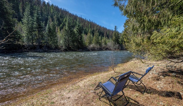 Yaak Riverfront Cabin - Hunting, Fishing & Family Get Away!