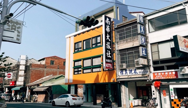 Yaboo Hotel