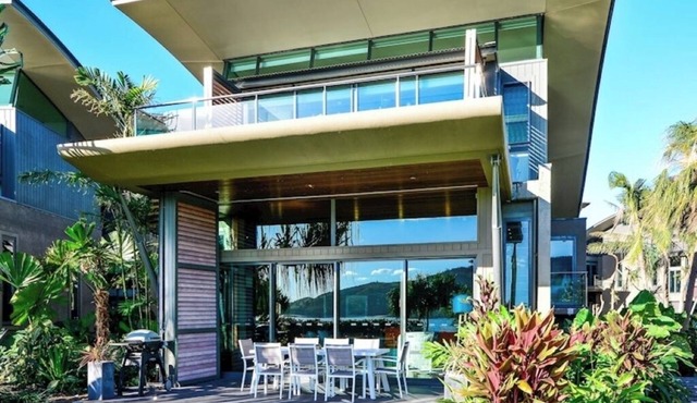 Yacht Club Villa 3