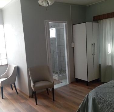 Yakhe spacious self catering accommodation