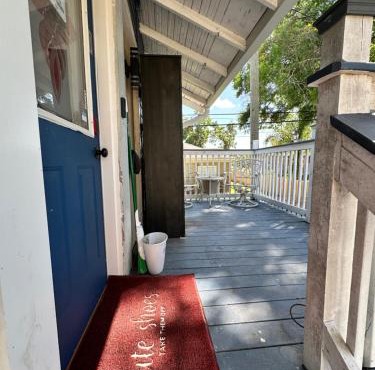 Ybor Heights Upstairs 1-1 Off N Nebraska