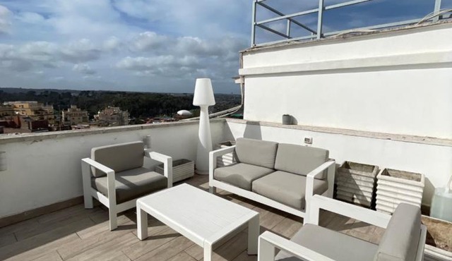 YCH-Attico con splendida vista su Villa Ada