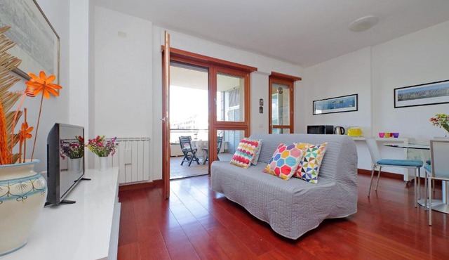 YCH-Modern flat with terrace near Eataly