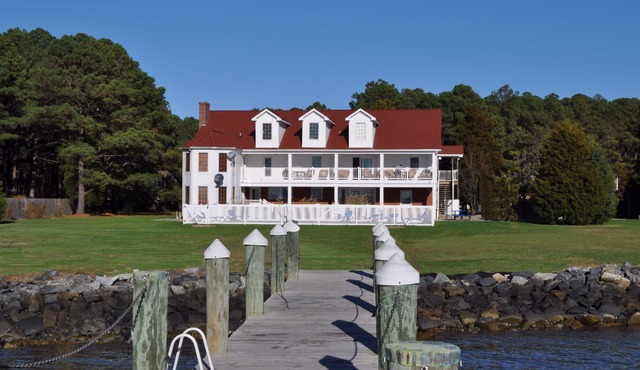 Year Round Waterfront Estate/Family Reunions/Retreats - Sleeps 28