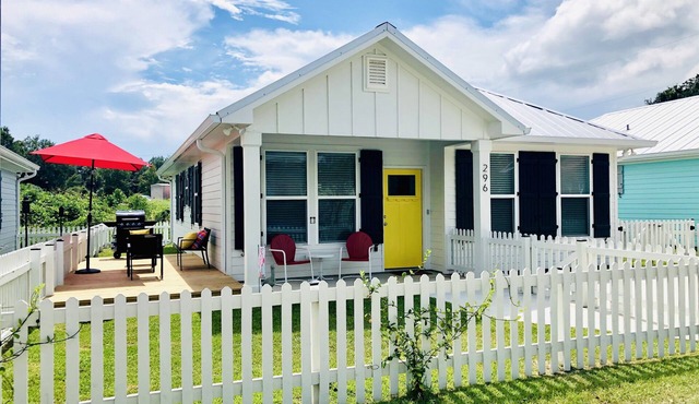 Yellow Door Cottage In The Heart of Bay St. Louis
