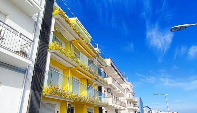 YELLOW DREAM Where the blue of the horizon becomes the main decor