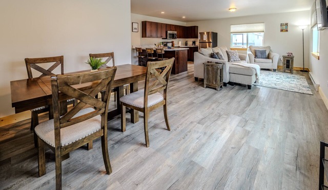 Yellowstone Retreat Rentals U3: two blocks from Yellowstone!