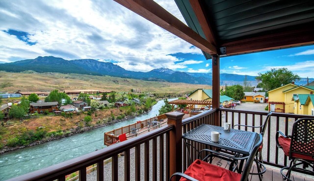 Yellowstone Riverside Cottages