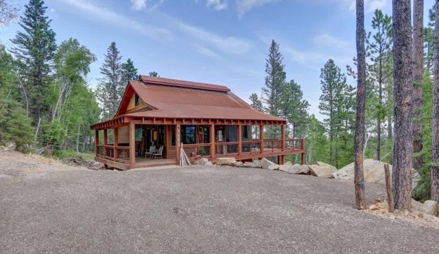 Yeti Hideout - Fire table, hot tub and stunning views!