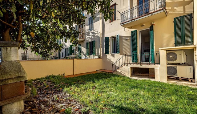 YiD elegant aparment with garden