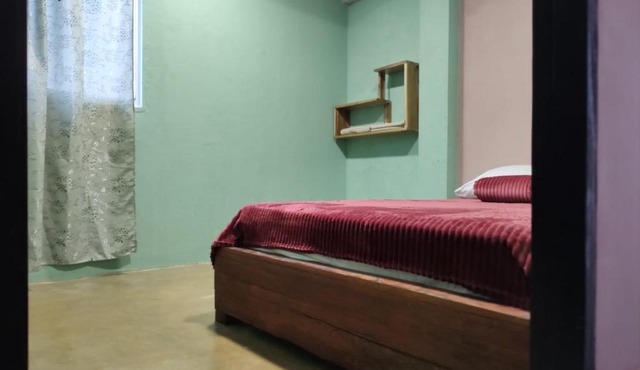 Yolo hostal-restobar