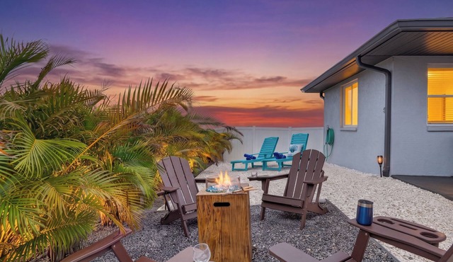 Your Beach Base: 3 miles to Anna Maria, Beaches, IMG+Firepit+Laundry