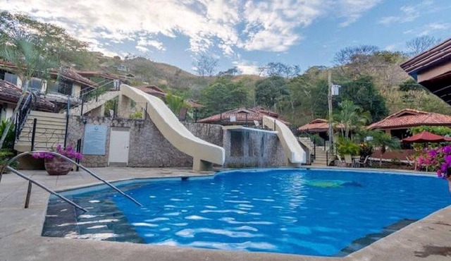 Your Comfortable, Safe, Updated Villa Retreat for 2 to 6 Guests in Playa Hermosa