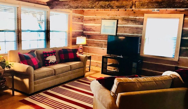 Your cozy hideaway, where the water meets the wild.