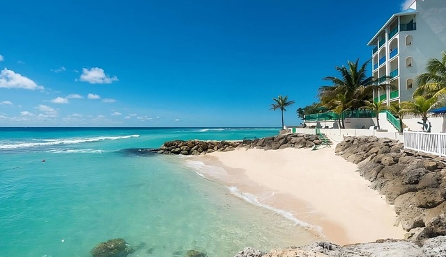 Your Gateway to a Perfect Getaway! Oceanfront, Outdoor Pool, Free Parking!