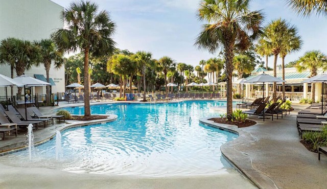 Your Gateway to Hilton Head's Charms! Pet-friendly Unit with Balcony! Pools!