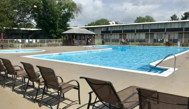 Your Home Away From Home! Onsite Pool, Pets Allowed, Free Parking