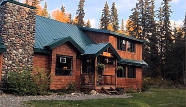 Your "Home Away From Home"-Rustic Alaskan Home