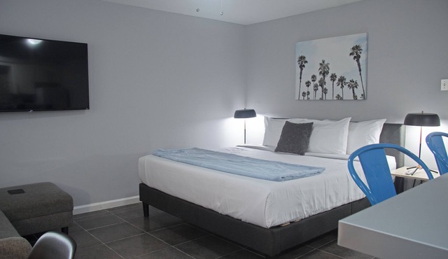 Your Montrose Studios! Sleeps 32/16BR/16BA/16PA