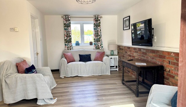 Your peaceful home away from home - Harry's Lakeside hideout.