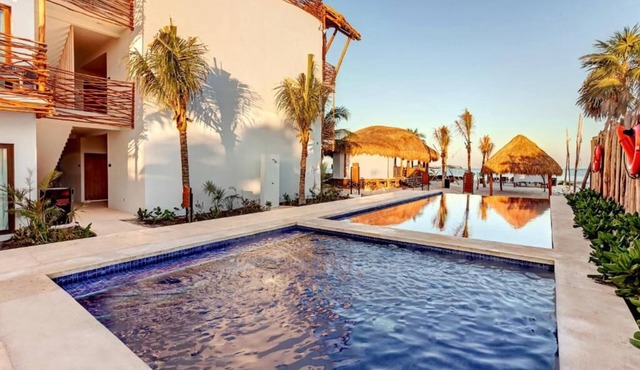 Your Private Beachfront Escape in Holbox! Outdoor Swimming Pool, Beach Access!