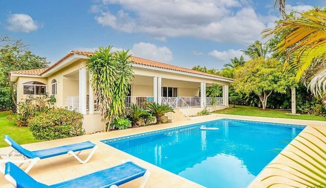 Your Private Villa with Pool Solid WIFI