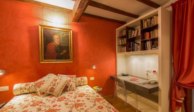Your quiet and romantic apartment In the magic of the historic center.