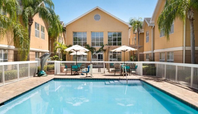 Your Relaxing Getaway Awaits! 2 Spacious Units, Free Breakfast, Full Kitchen!