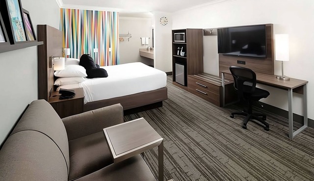 Your Relaxing Getaway Near Old Town Temecula, Lake Skinner and Wine County!