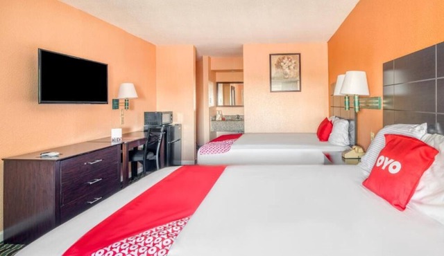 Your Stylish Texas Getaway! 2 Relaxing Units, Free Parking, Pets Allowed!