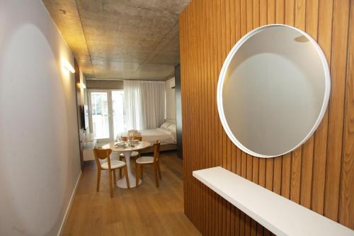 "Your Temporary Home in the City: Comfortable and Central Apartment"
