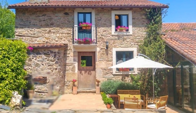 Your traditional stone house, with cozy garden, in rural surroundings in Galicia.