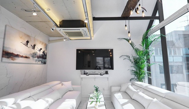 YT Tailored Service 9Bedroom Home near Hongik Univ