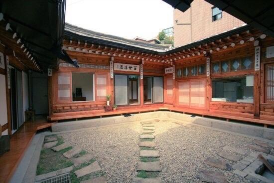 Yujin Hanok - Garden House