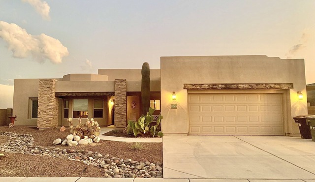 YUMA RETREAT IN THE FOOTHILLS/POOL