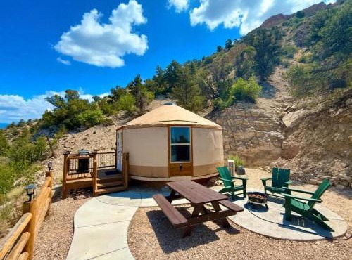 Yurt Overlook #01 with AC and Private Bath King Suite