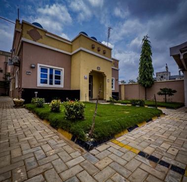 Zamin Suites