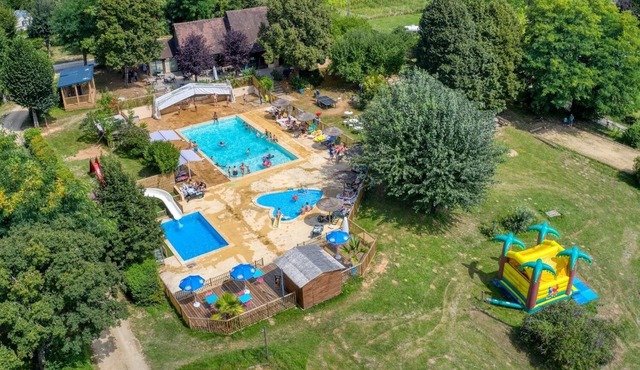 ZEcamping 3* piscine chauffée animaux acceptés animations locatif TV