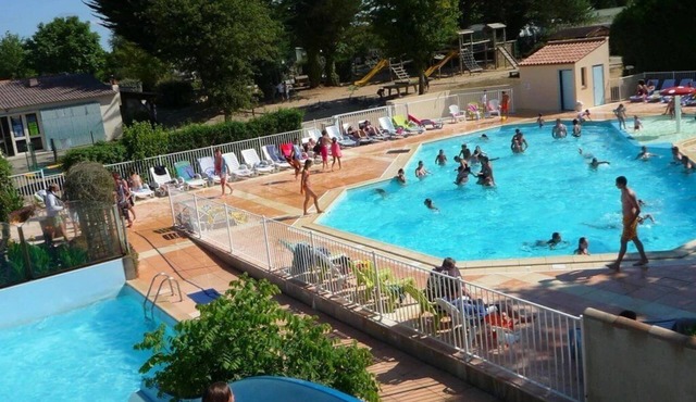 ZEcamping 4* familial espace aquatique pet friendly locatif TV LV clim