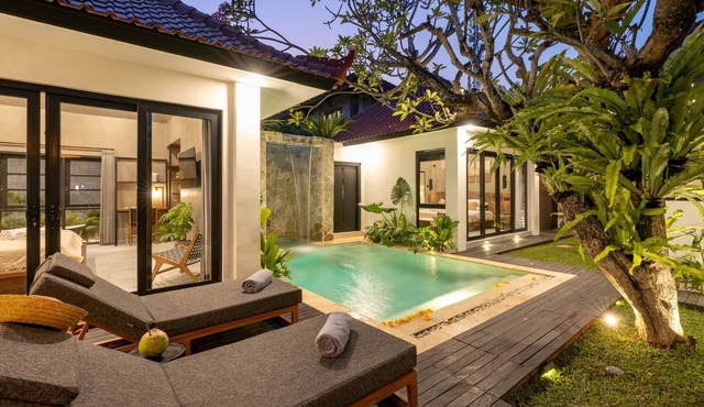 Zee Design ~ Lux Pool Villa & Spa ~ 3BDR Close to Beach