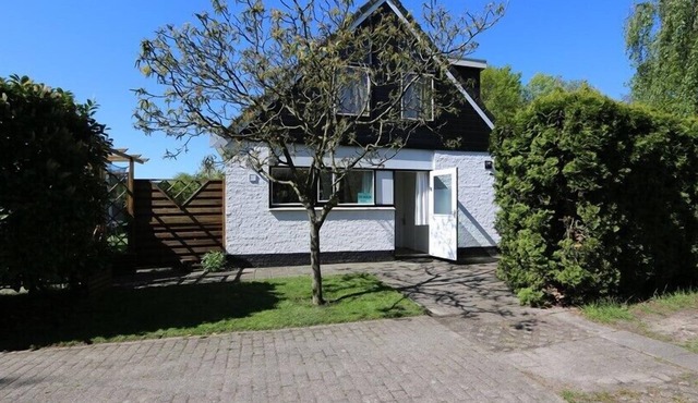 Zeeduin 59 detached holiday home with large private garden