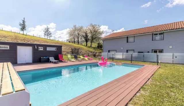 Zenith d'Auvergne pool house in Clermont Ferrand, ideal for families