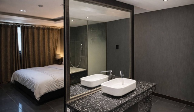 Zenith Hotel