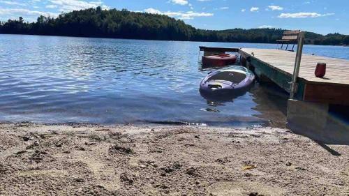 Zenitude 2, Beachfront chalet, hot tub,Lac Simonet