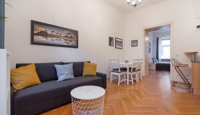 Zentrale Ruhelage im typischen Wiener Altbau