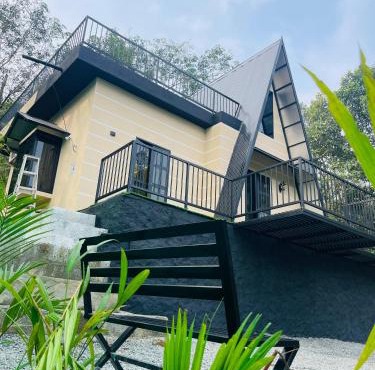 Zerahs Home - 2 Bedroom Villa, Athirappilly