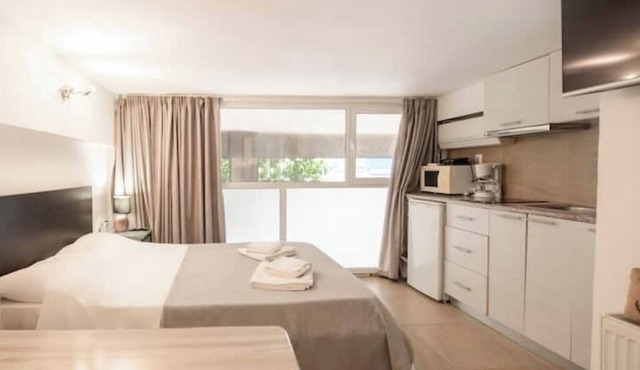 Zeus apartment